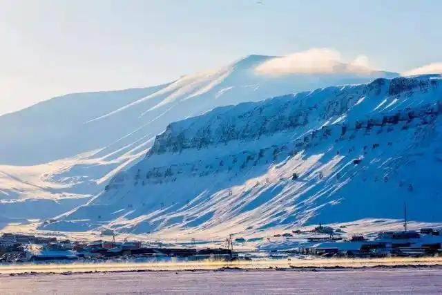 斯瓦尔巴群岛:主权属于挪威,但是中国人可以无需签证长时间居留