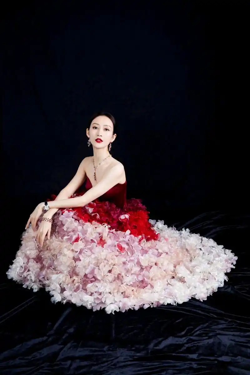 精美图集|王鸥优雅红裙晚礼服写真
