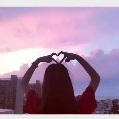 高清唯美的爱心背影情侣头像图片