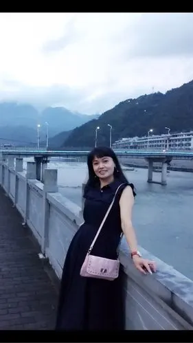 这是我生活照,虽然拍的没那么美,但很真实我很喜欢.