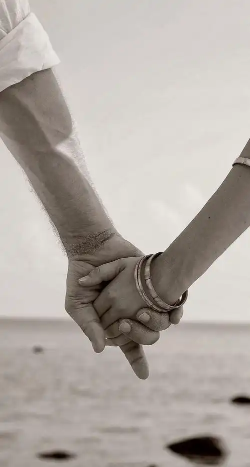 情侣牵手唯美高清大屏幕智能手机壁纸