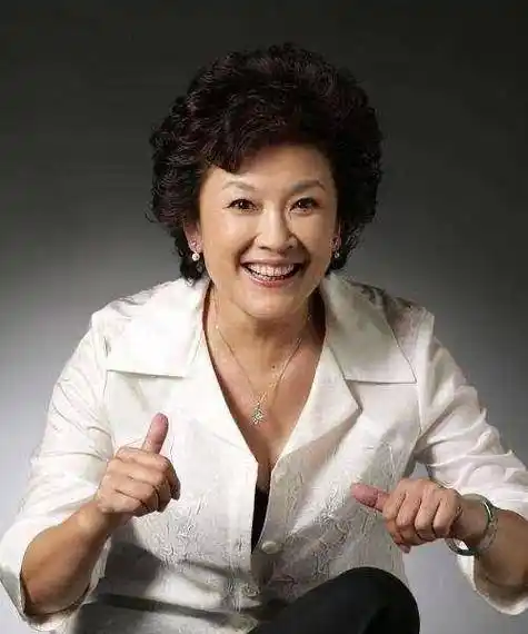 著名演员宋春丽:27岁嫁教授,演了一辈子母亲,为拍戏终生未育_孙维熙