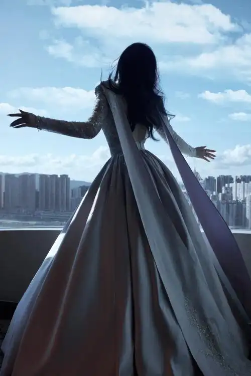 张靓颖礼服裙纵享丝滑##腾讯音乐娱乐盛典