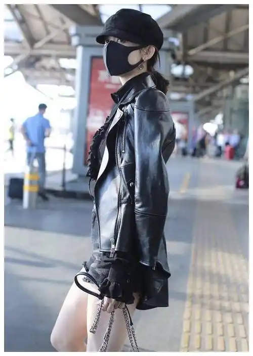 古力娜扎戛纳回程,皮衣搭配马丁靴,一身酷帅造型尽显长腿_黑色_气质