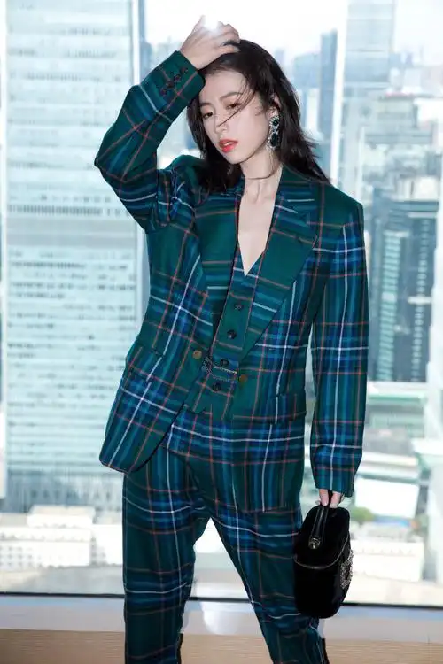 周雨彤条纹西装酷美写真图片39