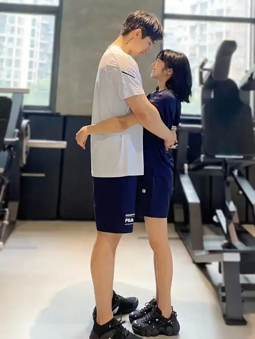 155182情侣健身只会让相爱的人越相爱罢了