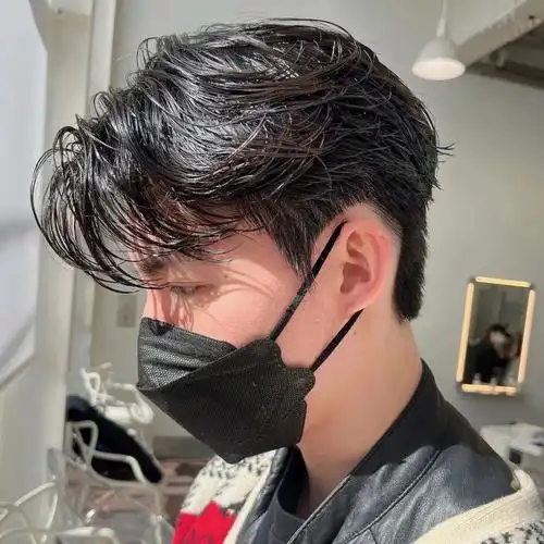 哈喽,我是吉米,今天给大家分享一款男士长发,这款发型的感觉一下子让