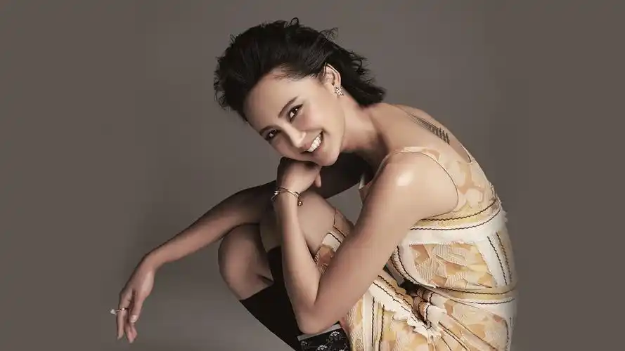 美女张歆艺性感时尚写真图片桌面壁纸下载