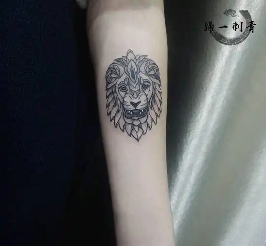 小狮子纹身图片_手臂纹身图案