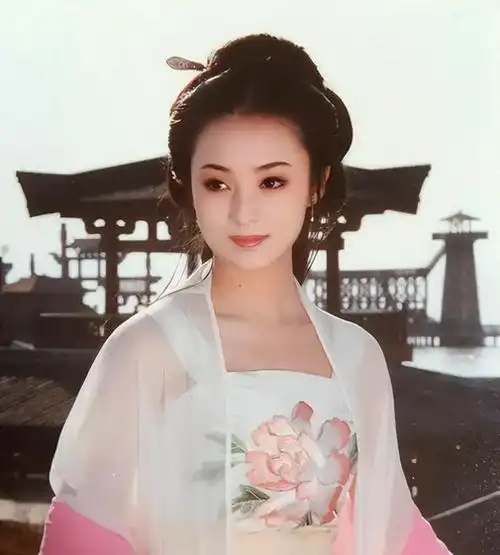 把这4个星二代放一起看,颜值差距一目了然|张庭|董洁|林青霞|蒋勤勤