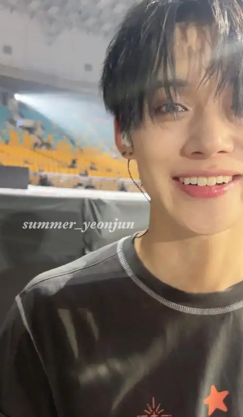 崔然竣超话90#崔然竣吸睛美颜#  【twi】240505