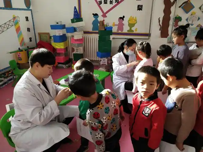 小叮当幼儿园庆"六一"文艺汇演邀请函