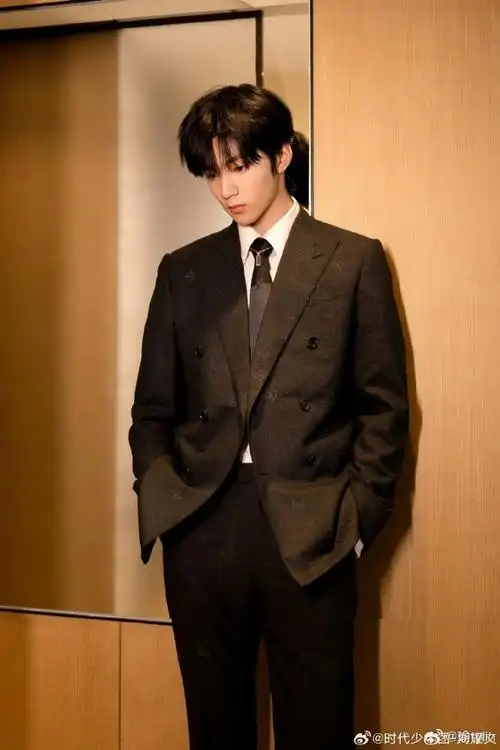 虽然你们现在有各自的学业与工作,但我相信你们之间的