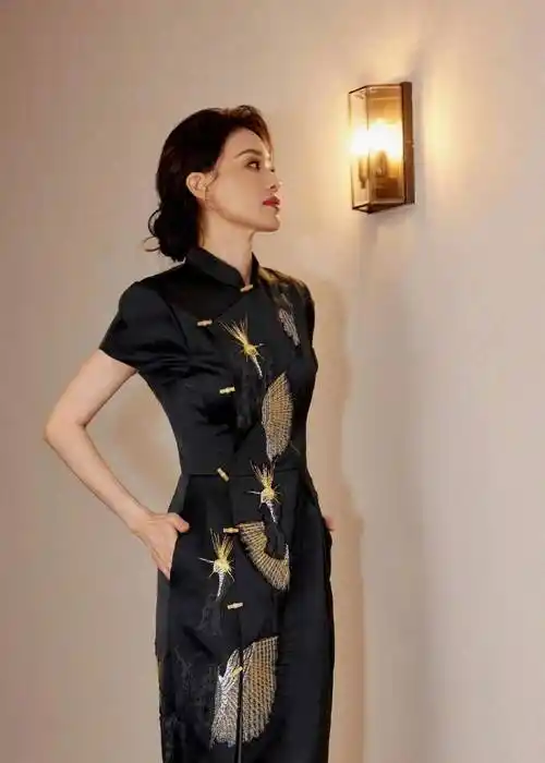 娱乐瓜:舒淇李冰冰杨洋杨幂杨颖邓为白鹿虞书欣沈月刘昊然乔振宇_造型