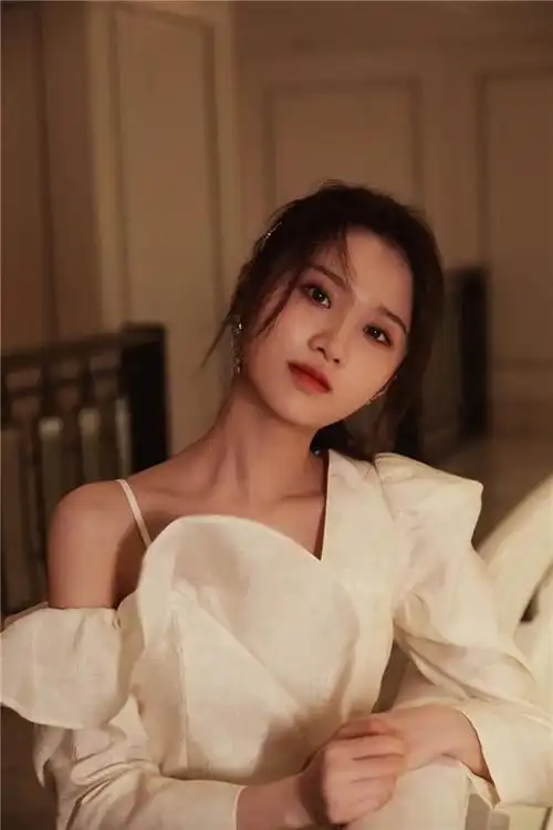 69692014年,张慧雯因出演张艺谋执导的电影《归来》而获得第九届