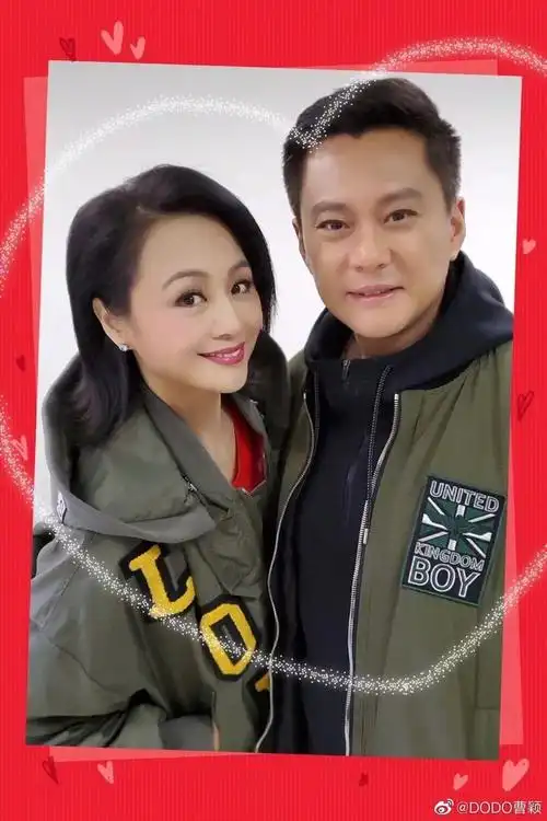 曾为央视最年轻一姐45岁曹颖回归晒老公恩爱照8岁儿子超帅气