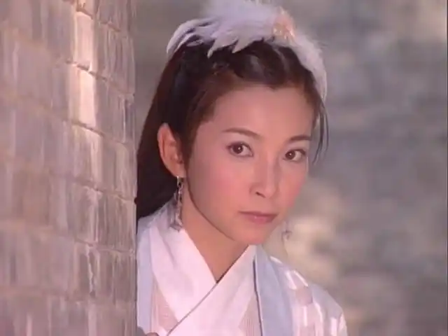 《机灵小不懂》中李冰冰扮演应籽言,是一个调皮捣蛋的美少女,每次书院