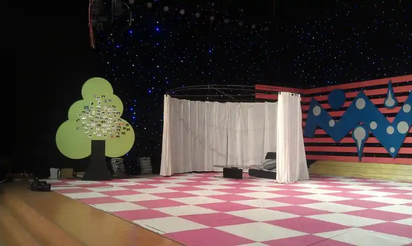 电视台少儿节目舞美设计