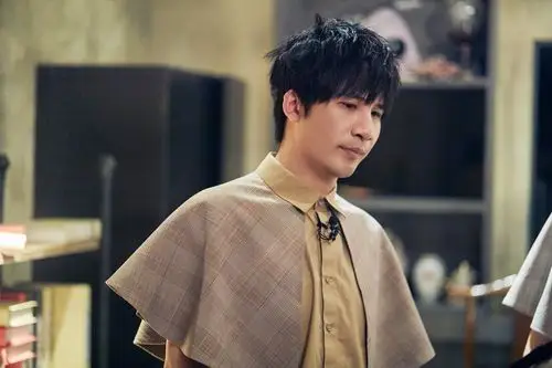 《密逃2》眼力达人杨幂秒识图片密码 黄明昊高空嗨唱爱情买卖