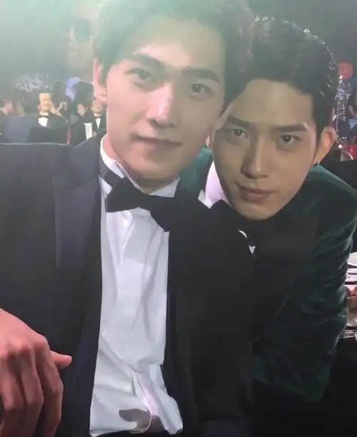 芭莎慈善夜 众星到场合照流出