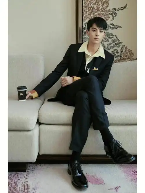 月尊大人王鹤棣同款cl红底鞋