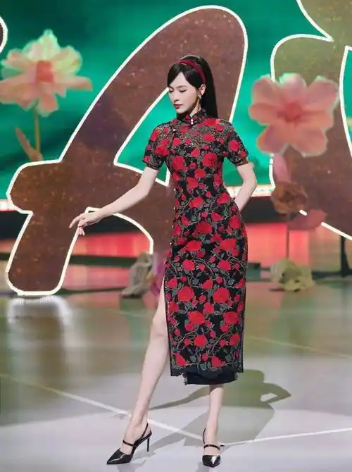 三开叉,旗袍秀身材,大长腿,柳腰太惊艳了_经典_粉色_长裙