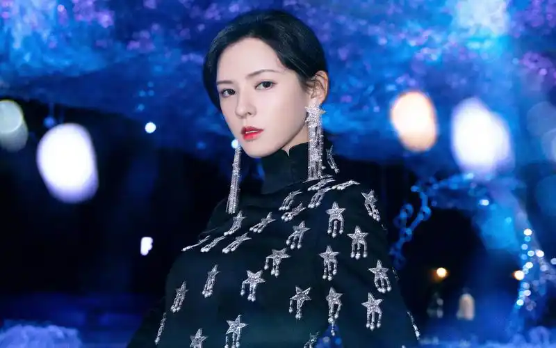 张予曦旗袍魅惑高清桌面壁纸