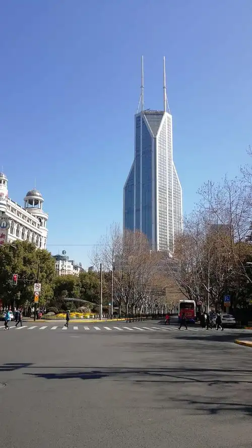 2021牛年魔都上海的脚步(3)南京路,人民广场,上海博物馆的年味(手机