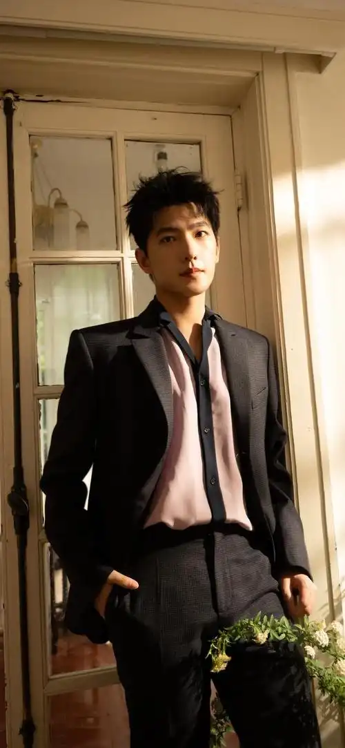 今天,我们为大家带来的是杨洋的专属壁纸,让你在繁忙的生活中,随时都