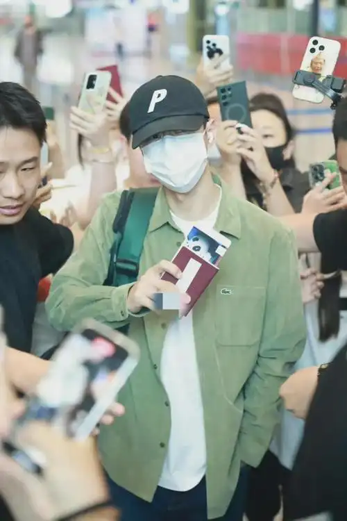 王一博出发法网公开赛,机场生图,一言难尽……|娱乐圈|天天向上|华语