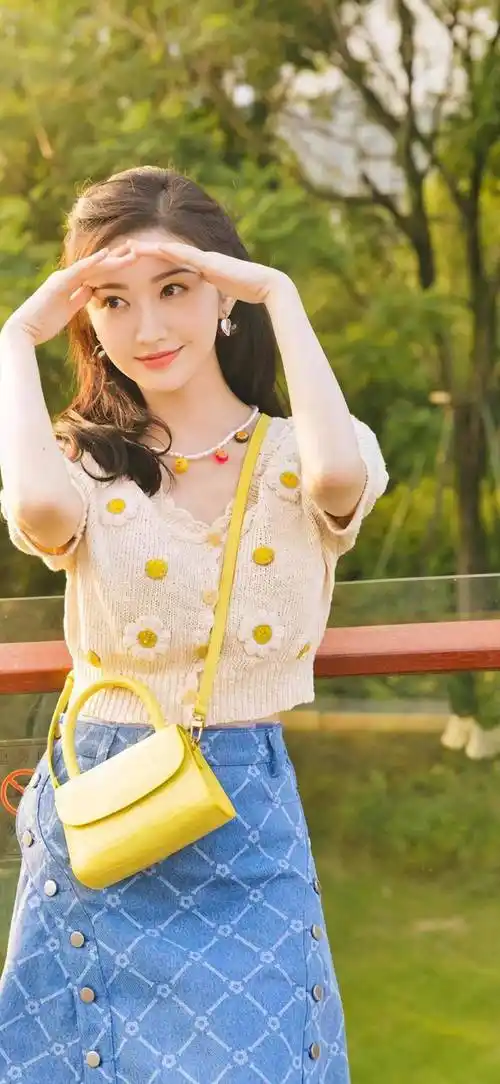 景甜超短裙甜美笑容写真_白色