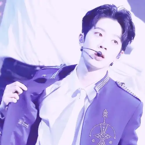 赖冠霖头像. 拿图点赞.