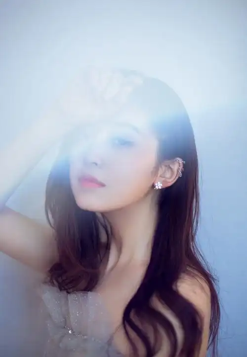 明星金雯昕,代表作品包括  .