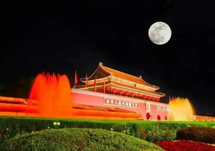 中国的月亮最圆 祖国的山河最美