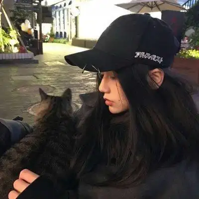 超酷戴帽子女生头像女生反戴鸭舌帽霸气头像