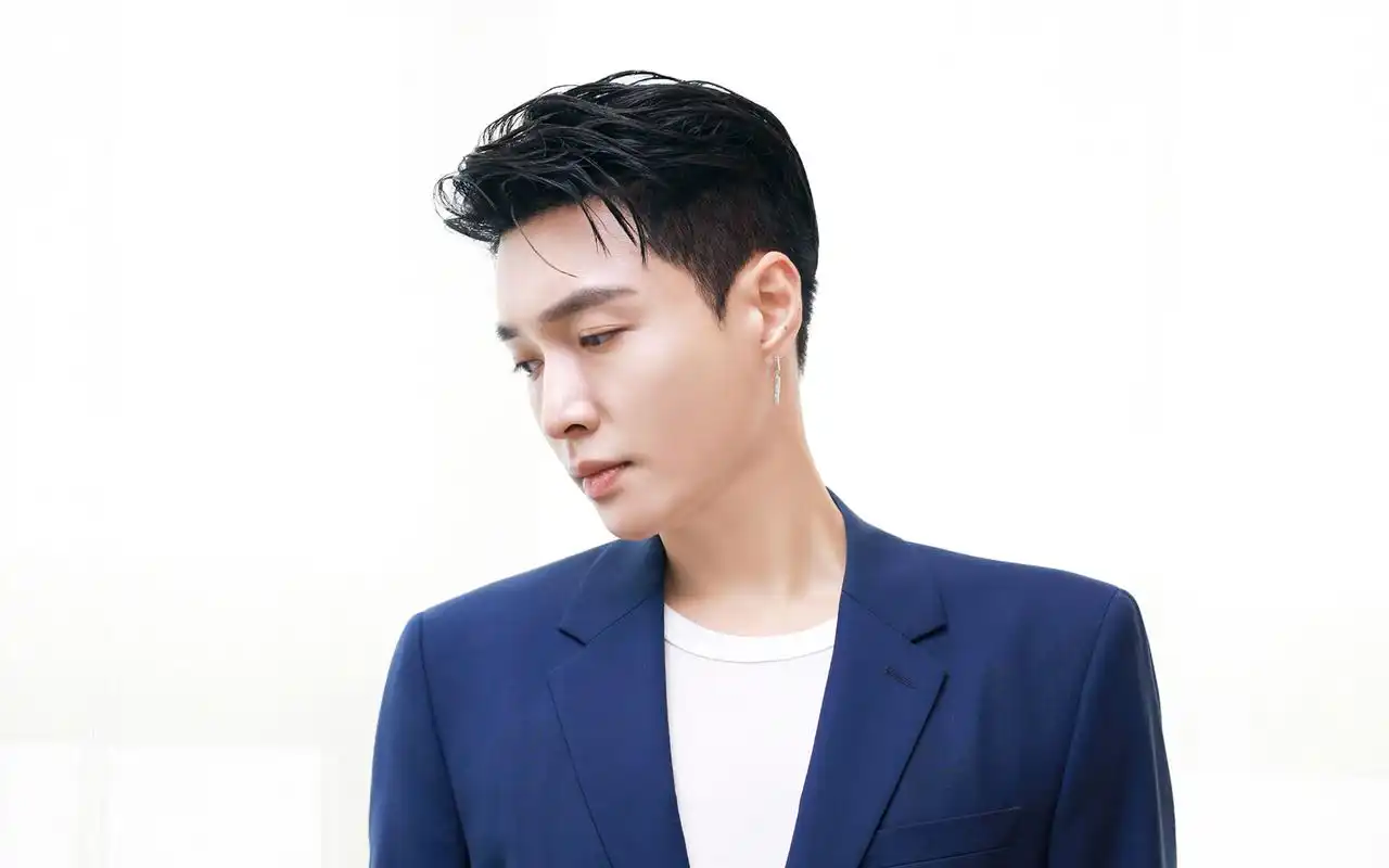 张艺兴西装帅气写真图片桌面壁纸