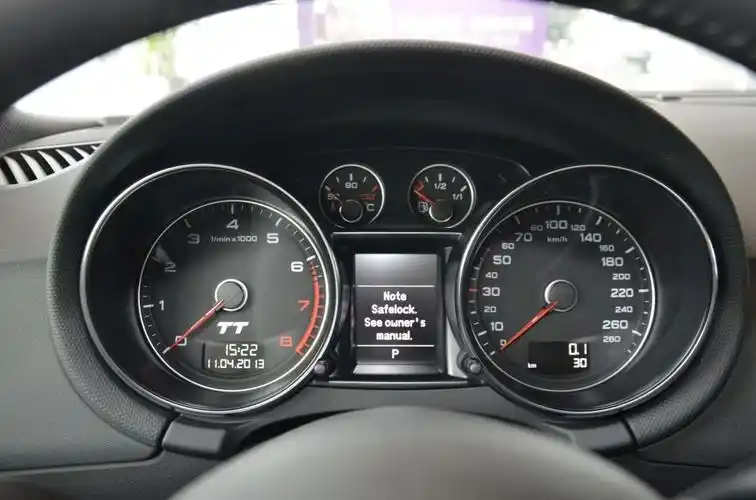 【奥迪ttcoupe 45 tfsi quattro 白色经典版仪表盘图片-汽车图片大全