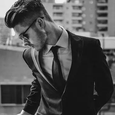 黑白欧美西装头像高清图片 欧美头像图片大全 -【爱个性】