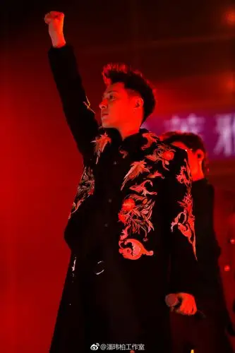 38岁潘玮柏遭表白中分旧照青涩十足网友原来你是这样的潘帅