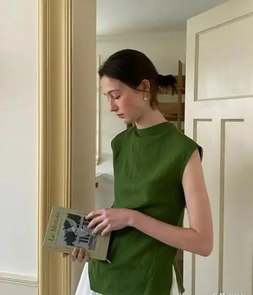 关键词一:环保提及绿色,我们往往会联想到生机勃勃的自然环境和可持续