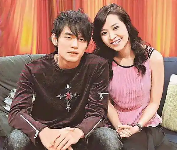 侯佩岑回应撞图昆凌_侯佩岑 昆凌_蔡依林侯佩岑昆凌长得一样