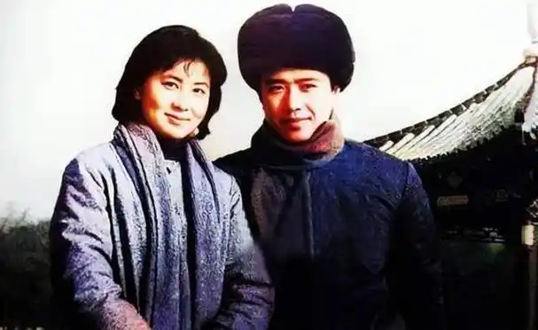 这一次71岁的刘晓庆与陈国军的现状一对比差距一目了然