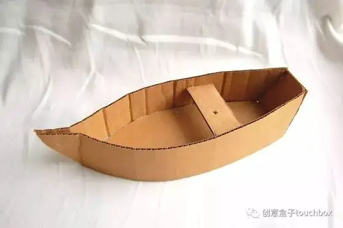 改造一番,做成龙舟有着亮眼的表现成绩快递纸箱每次都能在各种手工中2