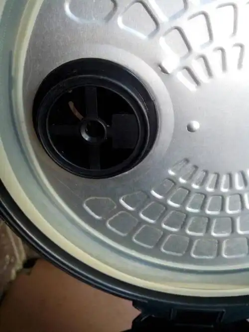 清洗电饭锅的时候把这个蒸汽阀胶片拿出来洗,现在找不到了,怎么办