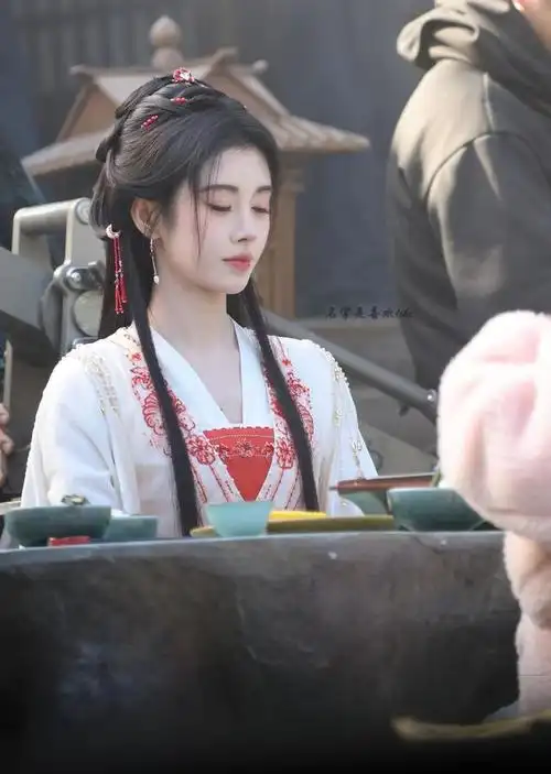 240112璀璨如仙子鞠婧祎生图再次震撼粉丝视觉