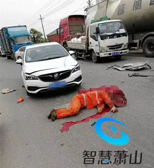 【可怕】今早益农发生严重车祸,有人掉了一只手.