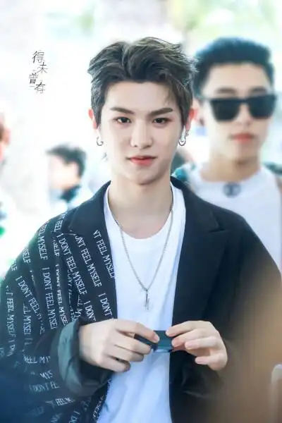 依旧是可爱的justin黄明昊