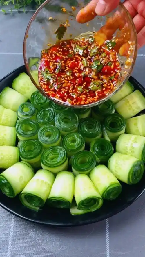 凉拌黄瓜卷,夏天必备小凉菜哟 @经纪人小微