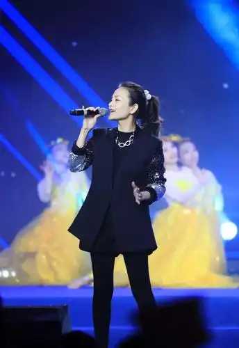 一起歌唱   请带上你的耳朵   感受音乐的魅力      马郁#   歌手马郁