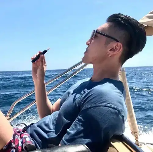 头像| 三十岁该用的成熟男生头像 - 知乎